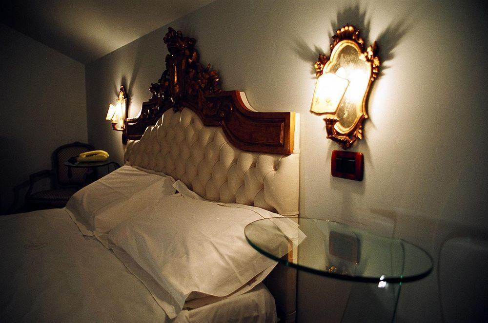 Albergo Le Case มาเชราตา ภายนอก รูปภาพ