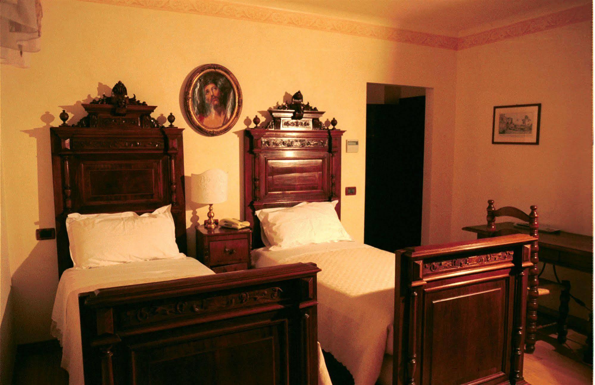 Albergo Le Case มาเชราตา ภายนอก รูปภาพ